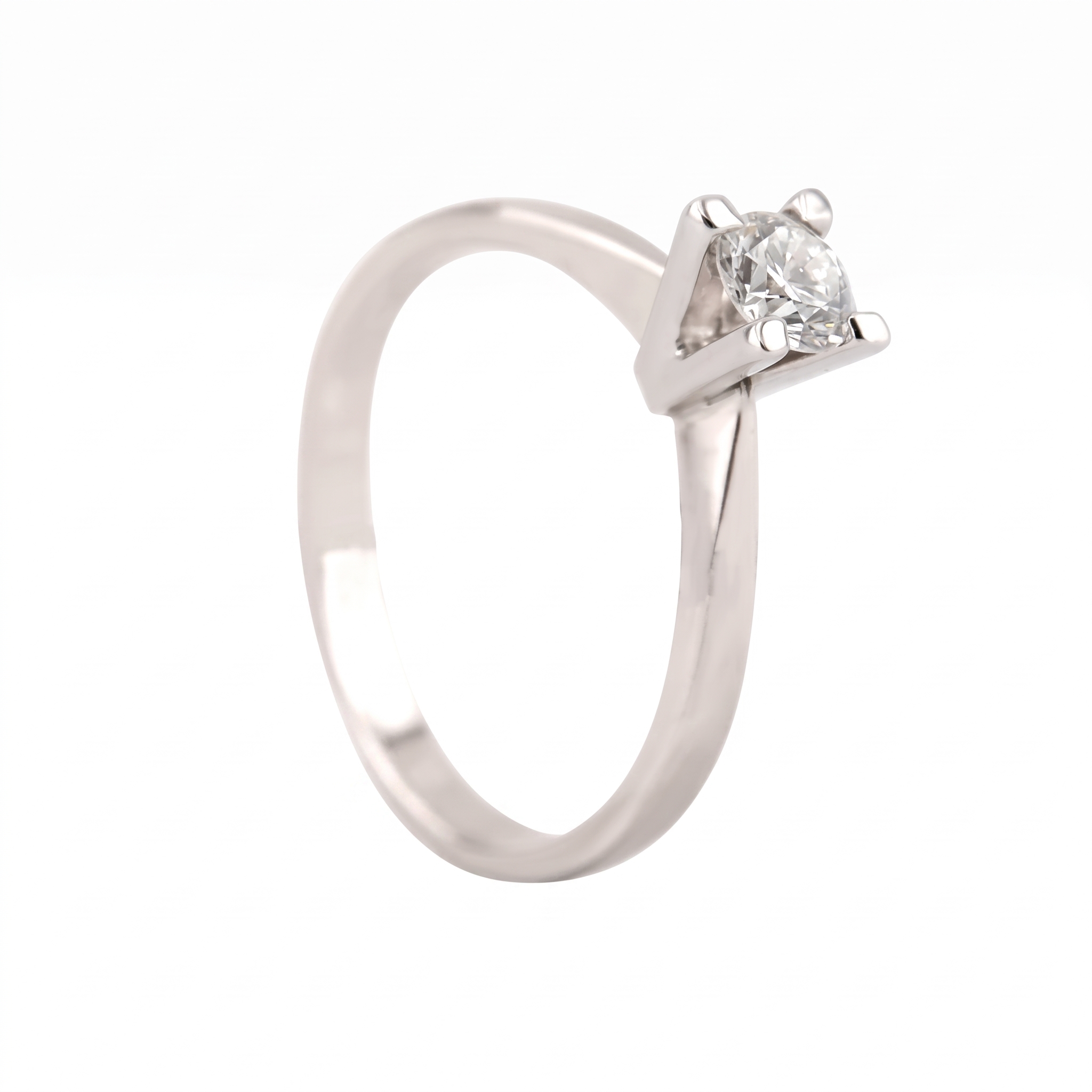 Diamond_ring_in_studio_2K_202608220212