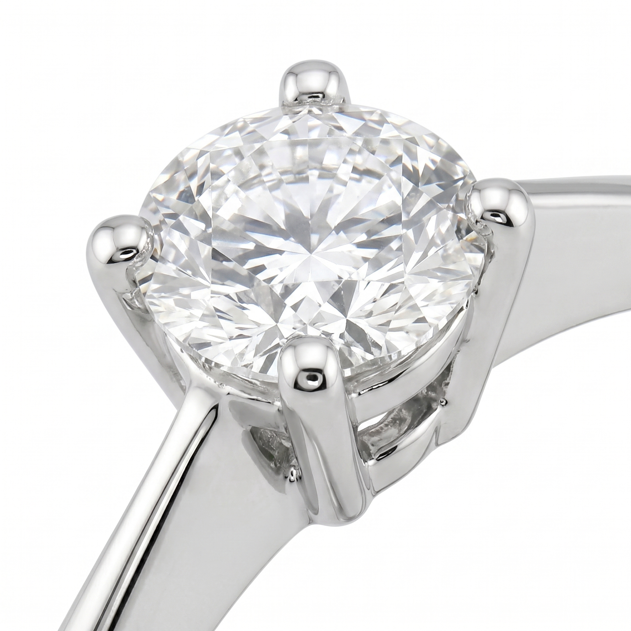 Close-up_of_diamond_ring_2K_202608211820