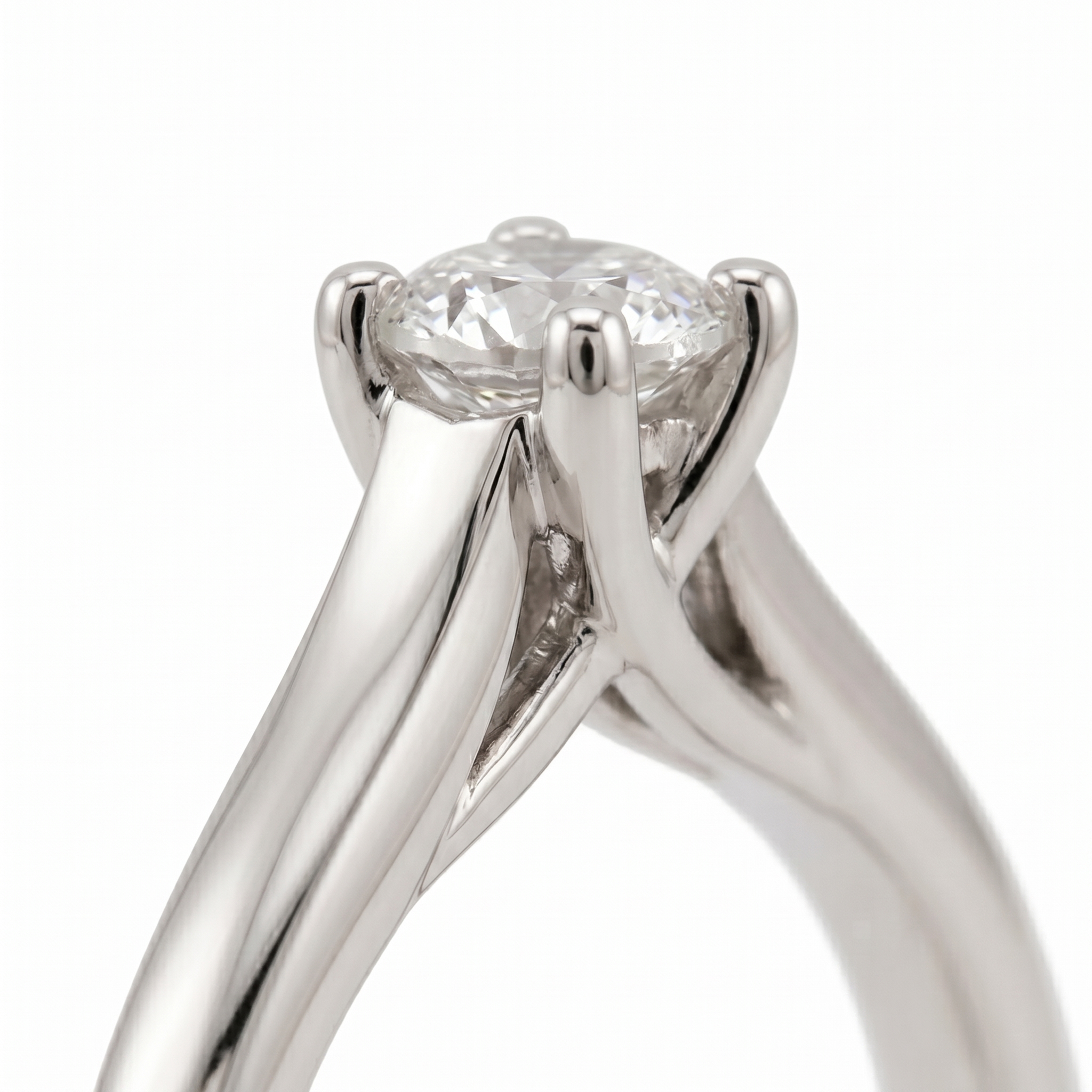 Diamond_ring_macro_close-up_2K_202608211741