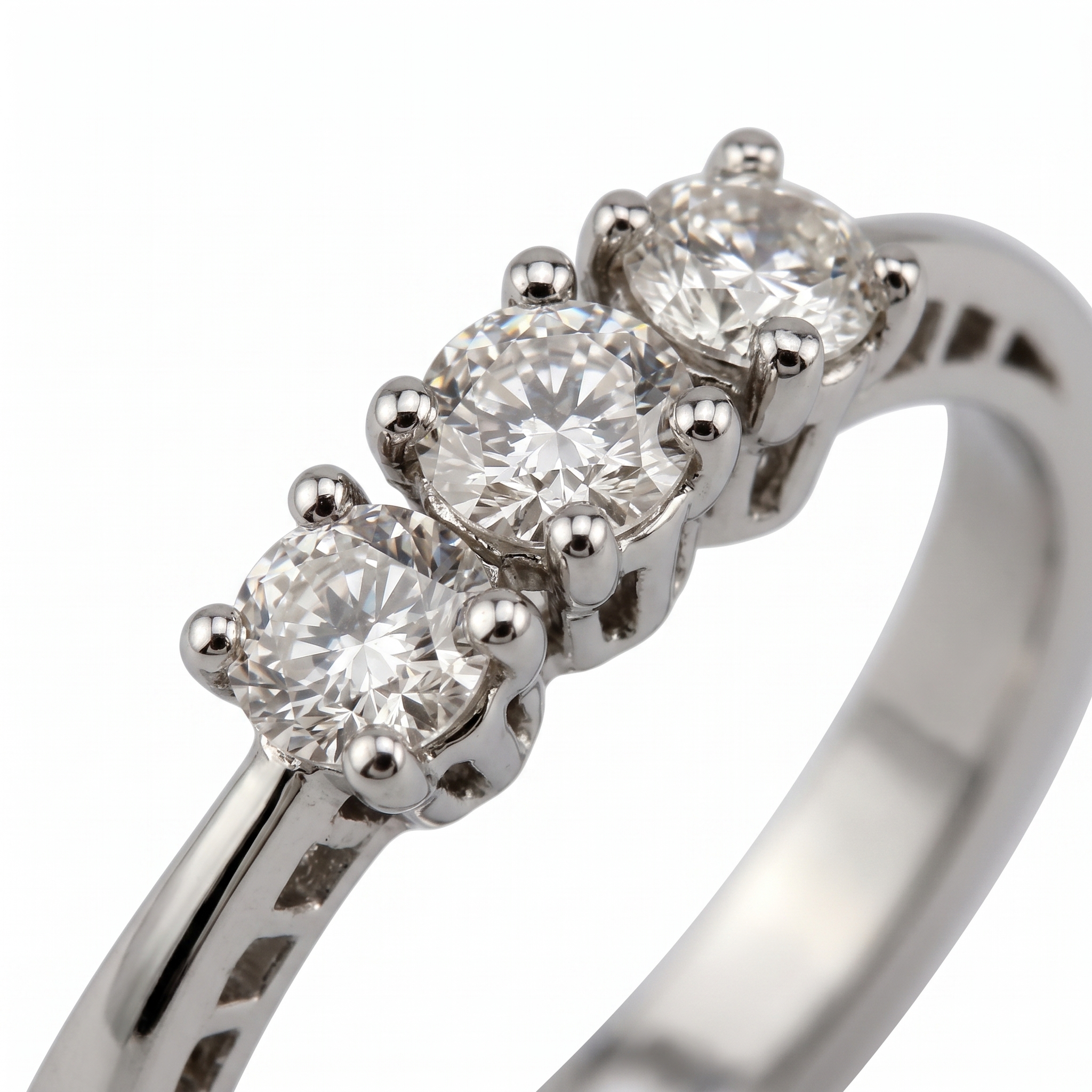White_gold_ring_with_diamonds_202608211525