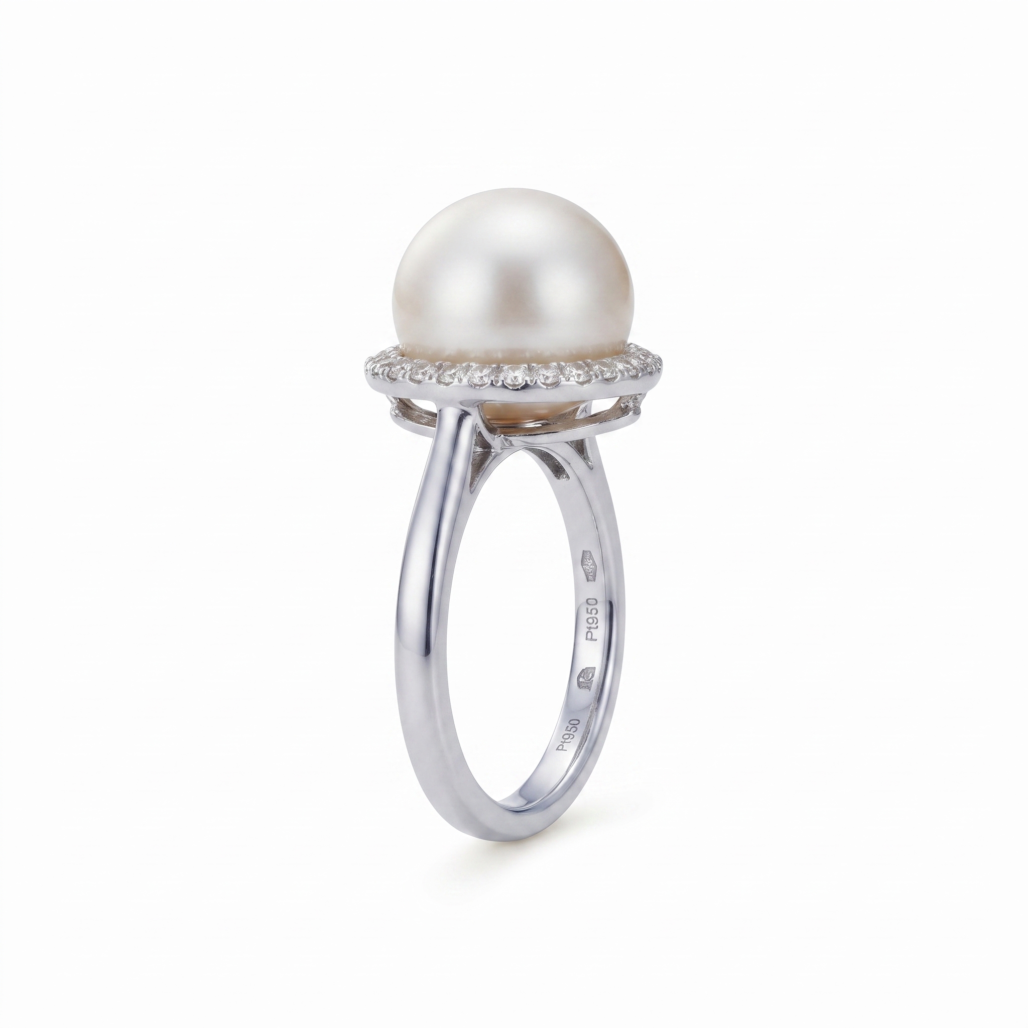 Pearl_and_diamond_ring_standing_202608201747