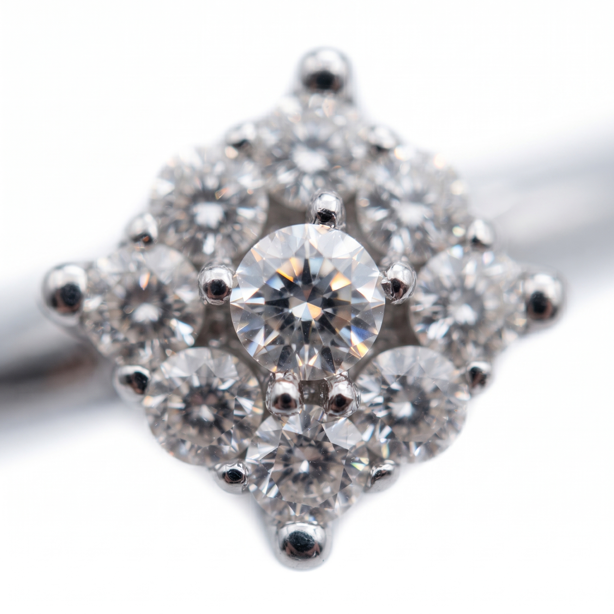 Square_cluster_solitaire_ring_ph…_202608210842