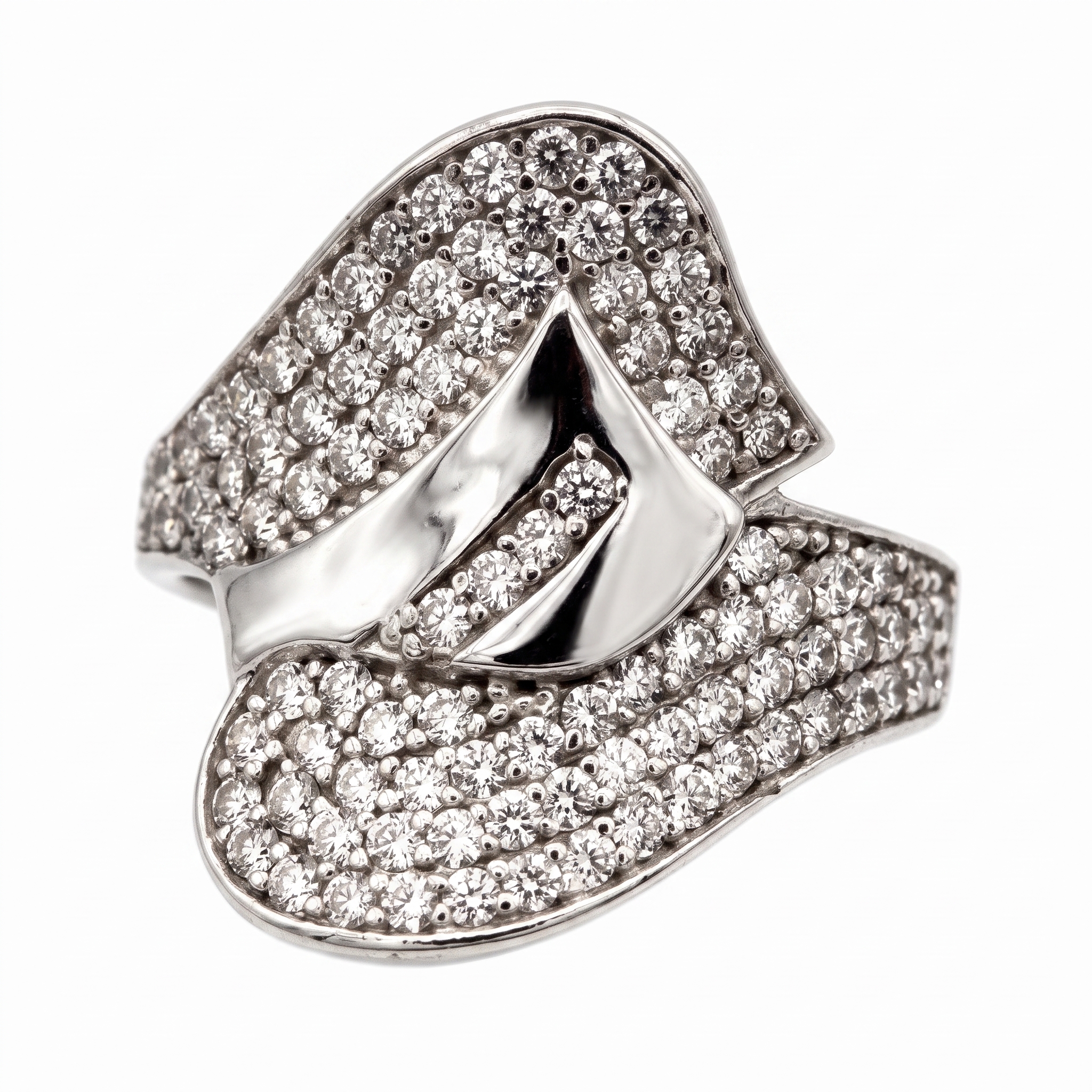 White_gold_ring_centerpiece_2K_202608182248
